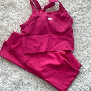 Never Worn NWOT Alo Yoga Set Hot Pink